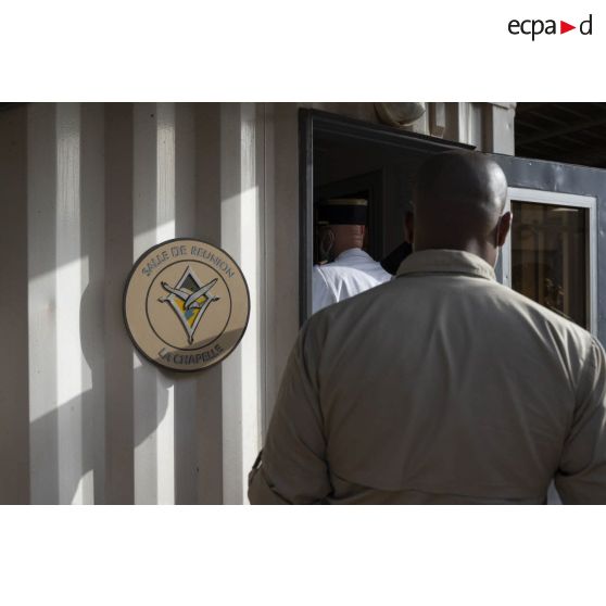 Entrée de la salle de réunion La Chapelle sur la base aérienne projetée (BAP) de Niamey, au Niger.