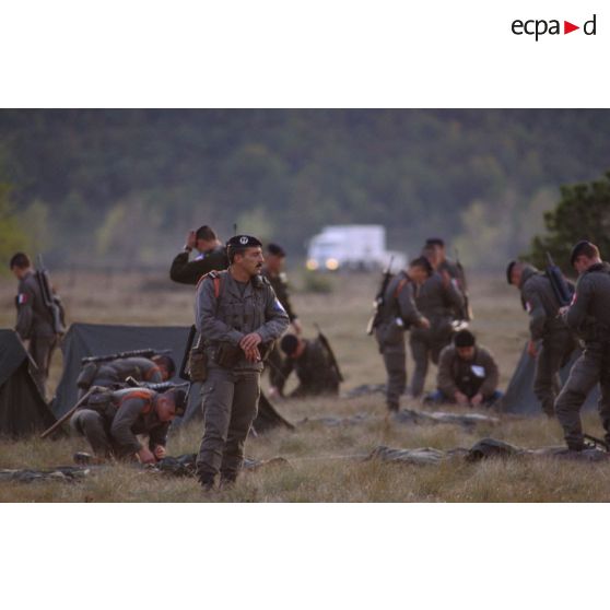 Installation du campement pour les marsouins du 1er régiment d'infanterie de marine (1er RIMa) sur l'autodrome de Rijeka.