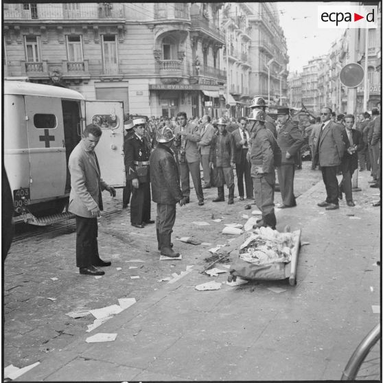 Alger. Victime de l'attentat à la bombe commis le 18 avril 1959 rue Michelet.