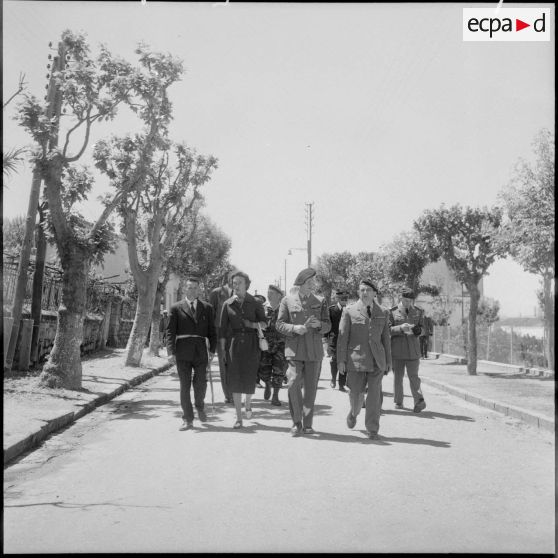 Azazga. Le cortège se rend à la place où va être inauguré une nouvelle plaque.