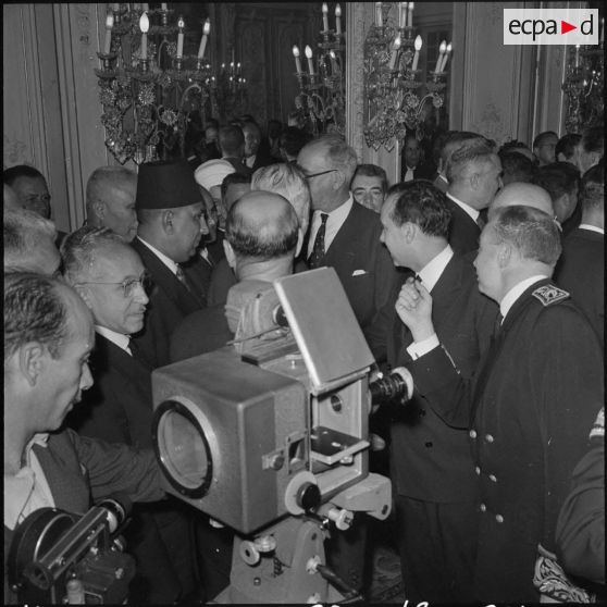 Oran. Réception des corps constitués dans les salons de la préfecture.