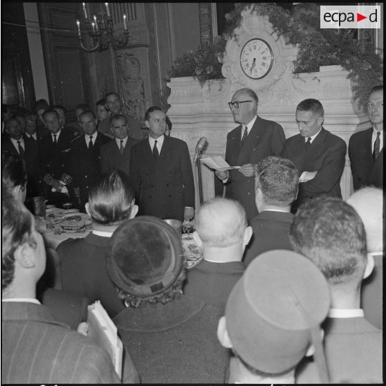 Oran. Réception à l'hôtel de ville. Henri Fouques-Duparc élu maire d'Oran le matin même prononce une allocution.