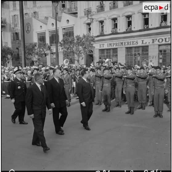 Oran. Arrivée des autorités à la préfecture.