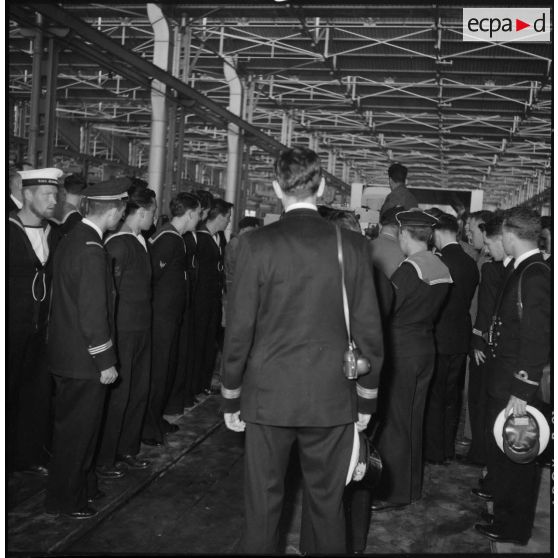 Rouïba. Les marins à l'usine Berliet.