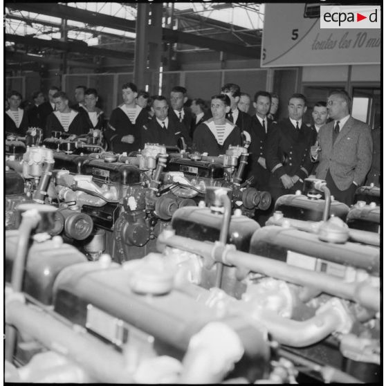 Rouïba. Les marins à l'usine Berliet.