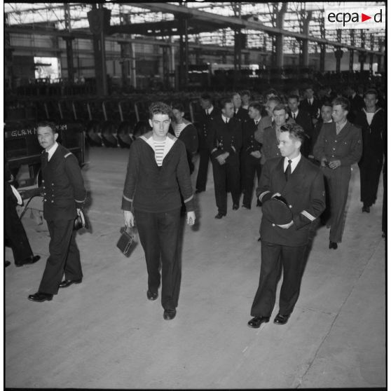 Rouïba. Les marins à l'usine Berliet.