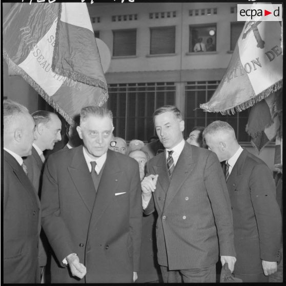 Alger. Raymond Triboulet salut les anciens combattants à la Maison du combattant.