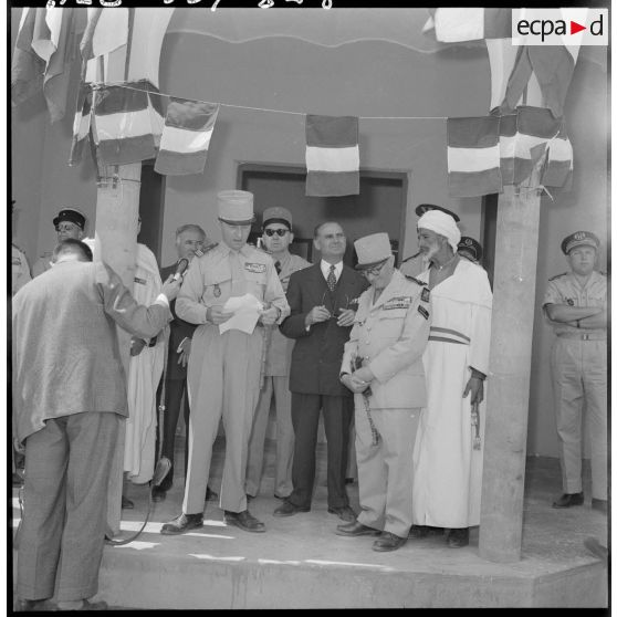 Honaïne. Discours d'inauguration par le capitaine Marcireau, chef de la section administrative spécialisée (SAS) d'Honaïne.