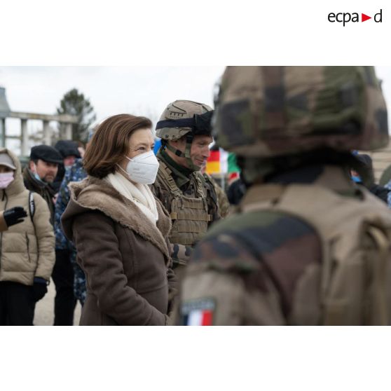 La ministre des Armées Florence Parly rencontre des soldat du 27e bataillon de chasseurs alpins (BCA) sur la base aérienne 57 Mihail-Kogălniceanu à Constanta, en Roumanie.