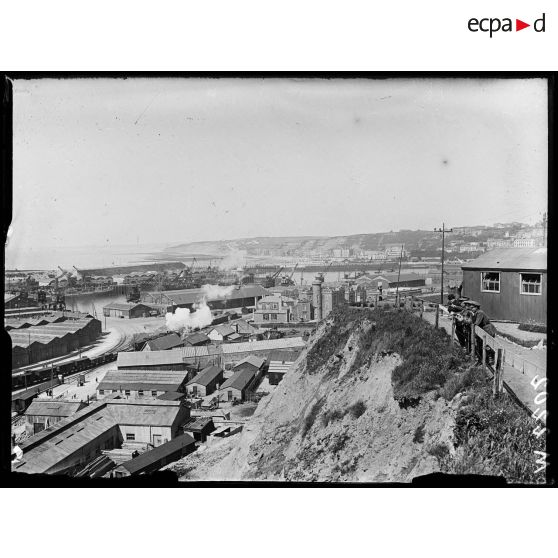 Boulogne. Usines anglaises près du port. 25-6-16. [légende d'origine]