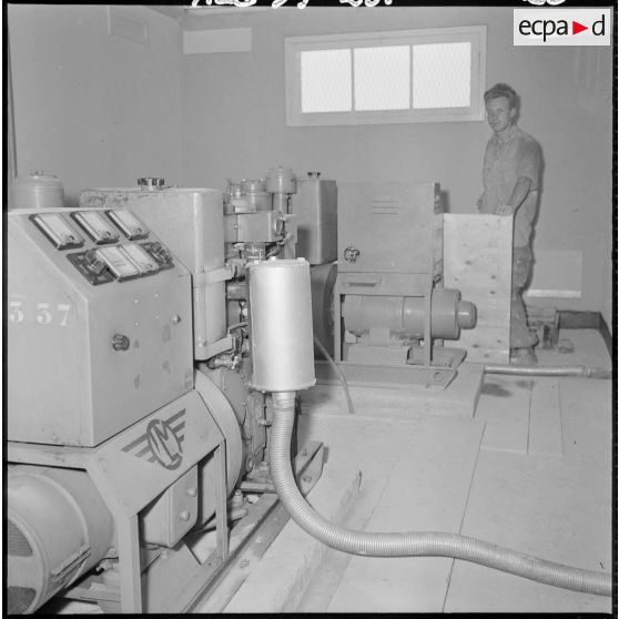 Salle des groupes électrogènes à l'intérieur du poste électrique des Quatre vents, situé au carrefour des routes de Ghardimaou et Lamy.