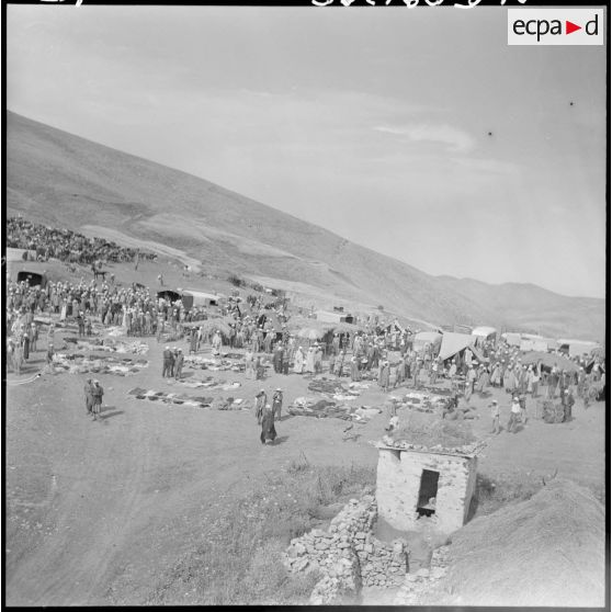 Vue aérienne du marché à Bouachoure [Salah Bouchaour].