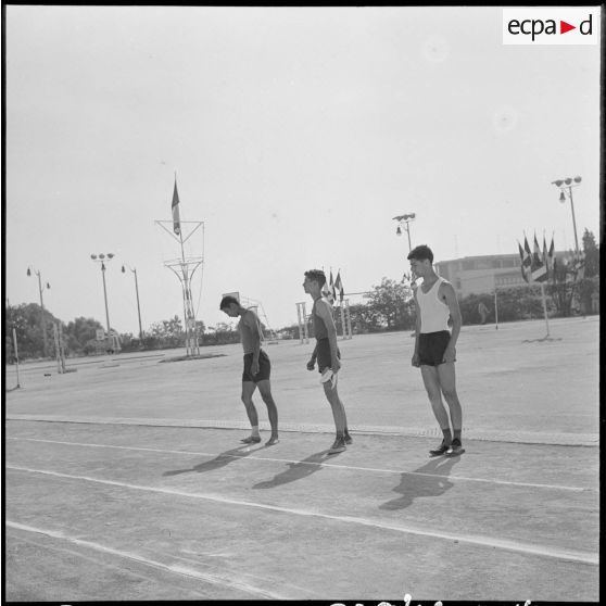 Présentation des trois athlètes du 100 mètres.