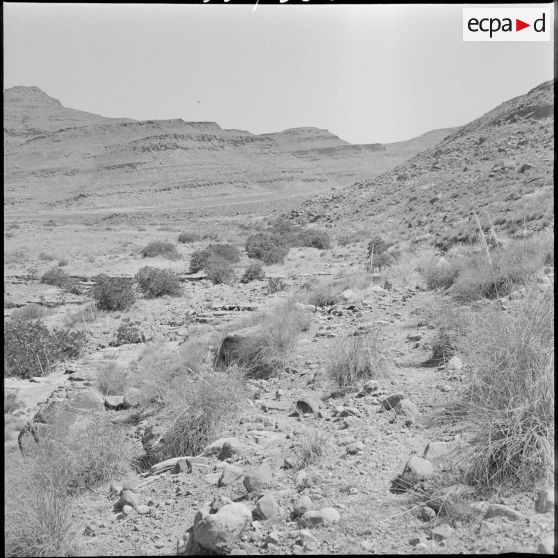 Barrage ouest des monts des Ksour, massif montagneux de l'Algérie faisant partie de l'Altlas saharien.