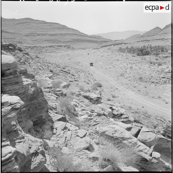 Barrage ouest des monts des Ksour, massif montagneux de l'Algérie faisant partie de l'Altlas saharien.