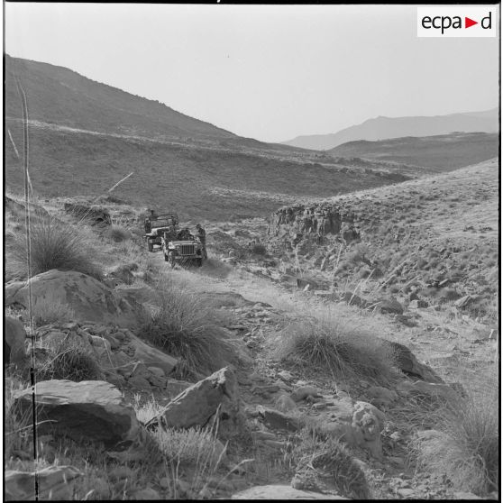 Barrage ouest des monts des Ksour, massif montagneux de l'Algérie faisant partie de l'Altlas saharien.