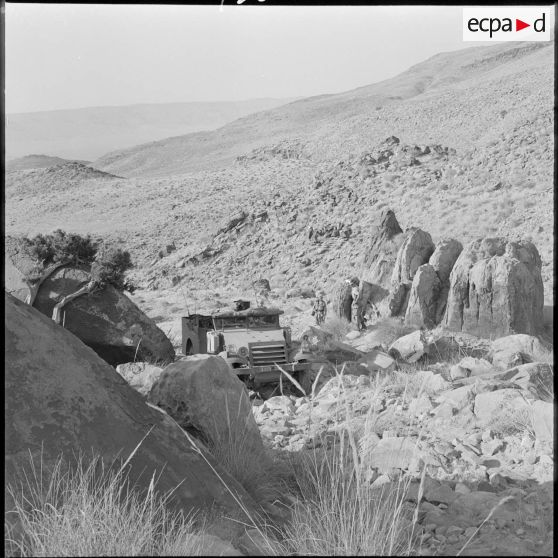 Barrage ouest des monts des Ksour, massif montagneux de l'Algérie faisant partie de l'Altlas saharien.