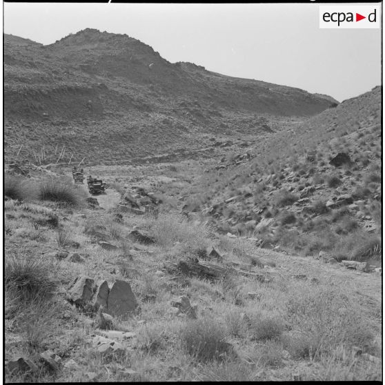 Barrage ouest des monts des Ksour, massif montagneux de l'Algérie faisant partie de l'Altlas saharien.