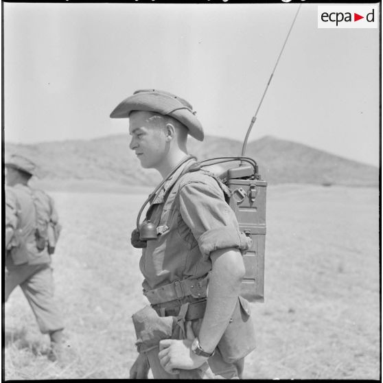 Portrait d'un appelé du contingent de la classe 58 I/C, opérateur radio, originaire du Houlme en Seine-Maritime et teinturier dans le civil.