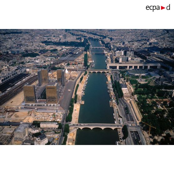 Paris 13e et 12e. La Seine d'est en ouest.