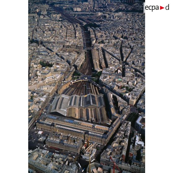 Paris 8e. Gare Saint-Lazare et réseau SNCF.