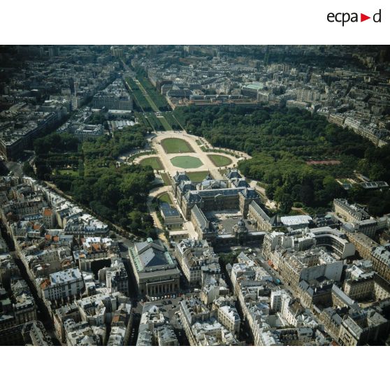 Paris 6e. Le jardin du Luxembourg et le Sénat.