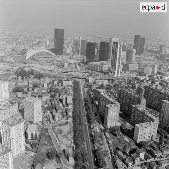 Paris La Défense (92). Vue sur La Défense depuis Puteaux.