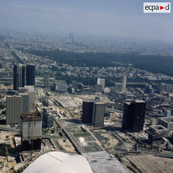 Paris La Défense (92). Vue générale de la zone A depuis Nanterre.