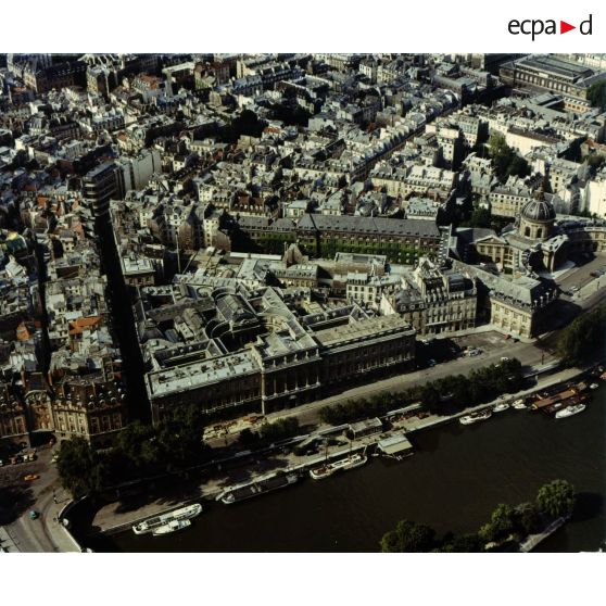 Paris 6e. L'Hôtel de la Monnaie et le quai de Conti.