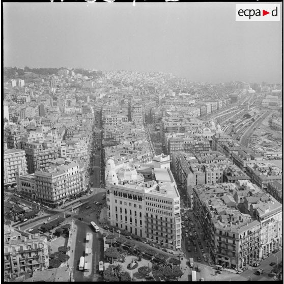 Vues aériennes de la ville d'Alger - la grande poste.