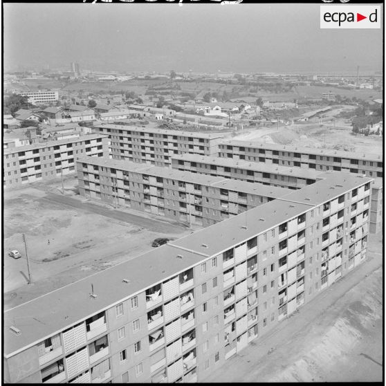 Vues aériennes de la ville d'Alger - construction des ateliers industriels de l'Air (AIA) d'Alger-Maison Blanche.