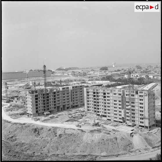 Vues aériennes de la ville d'Alger - construction des ateliers industriels de l'Air (AIA) d'Alger-Maison Blanche.