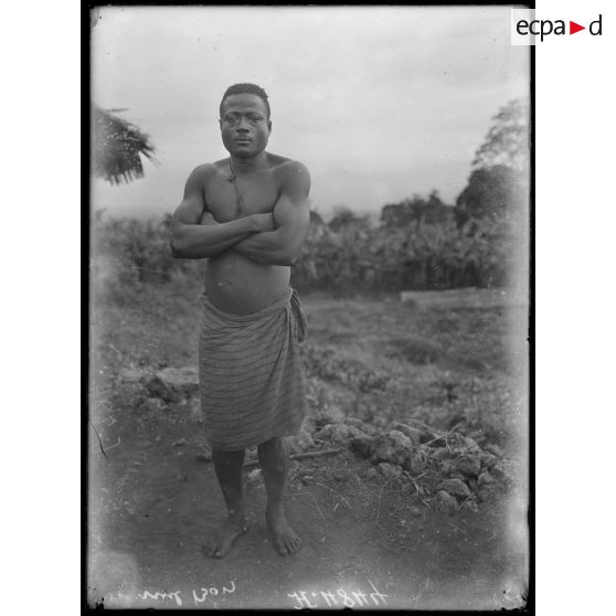 Mburéku. Type d'homme de race Mbo. [légende d'origine]