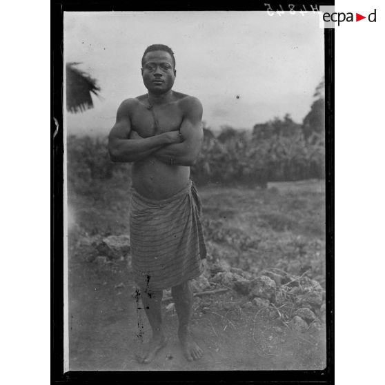 Mburéku. Type d'homme de race Mbo. [légende d'origine]