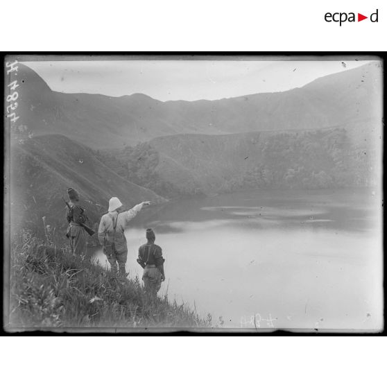 Lac de l'Eboga, 2110 m d'altitude. Partie est du lac. [légende d'origine]