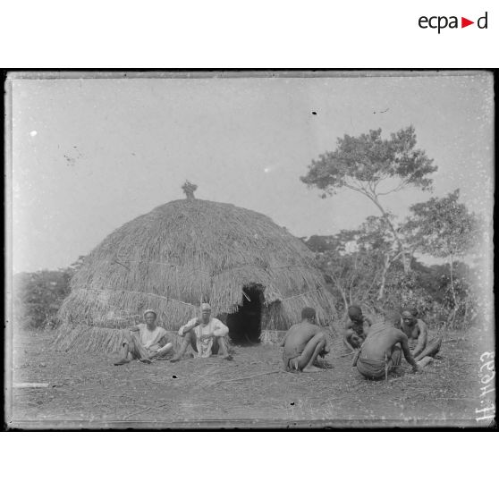 Nkongsamba. Autre type de maison. [légende d'origine]