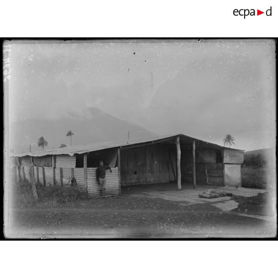 Nkongsamba. "Blockhouse" de la TSF. Colonie anglaise. [légende d'origine]