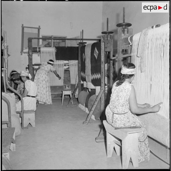 Al'intérieur de l'atelier de confection de tapis.