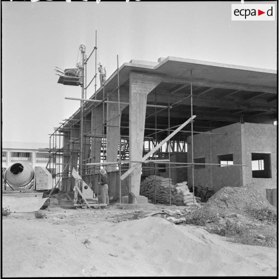 Bâtiments du Génie en construction.