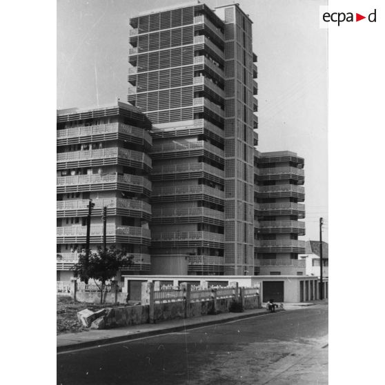 République du Sénégal, Dakar, 1955. Bâtiment administratif de la Place de l'Etoile.