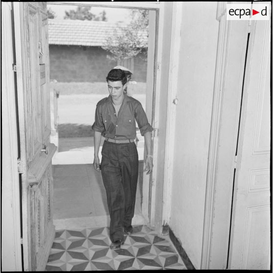 Portrait d'un jeune hatki qui vient poser sa candidature au bureau de Palestro, en Kabylie.