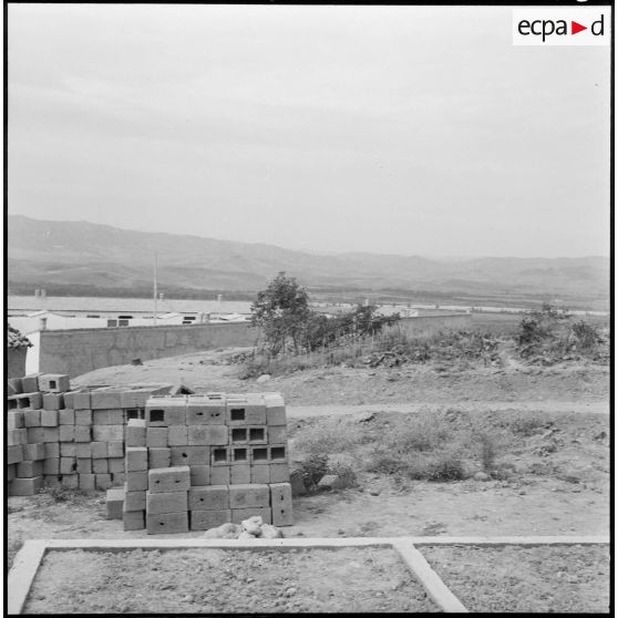 Vue de la construction de la cité de Makhzen, de la section administrative spécialisée (SAS) de Sidi Naâmane, commune de la wilaya de Tizi Ouzou.