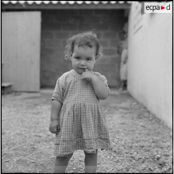 Portrait d'une petite fille d'un petit village qui dépend de la section administrative spécialisée (SAS) de Sidi Naâmane, commune de la wilaya de Tizi Ouzou.