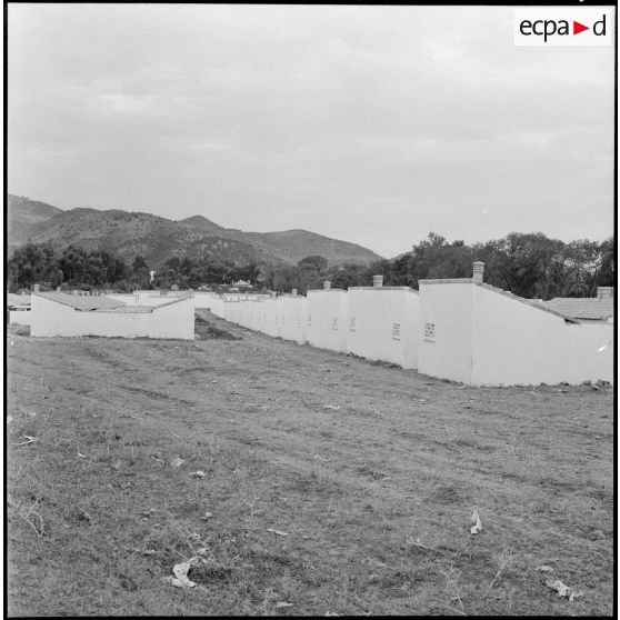 Vue d'ensemble du centre de regroupement de Mirabeau, commune de la wilaya de Tizi Ouzou, en Kabylie.