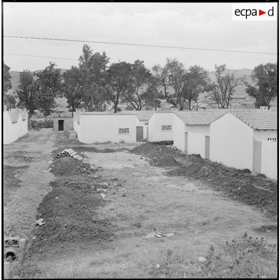 Vue du chantier du centre de regroupement de Mirabeau, commune de la wilaya de Tizi Ouzou, en Kabylie.