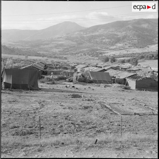 Le centre de regroupement de Taliouine situé dans la vallée de l'Oued Isser.