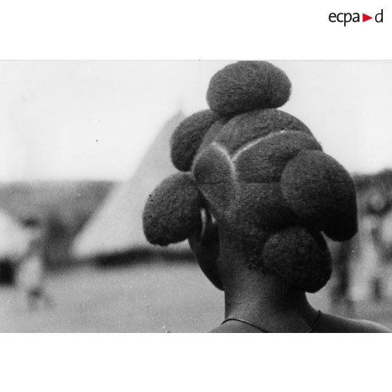 République unie du Cameroun. Coiffure de femme Haoussa.