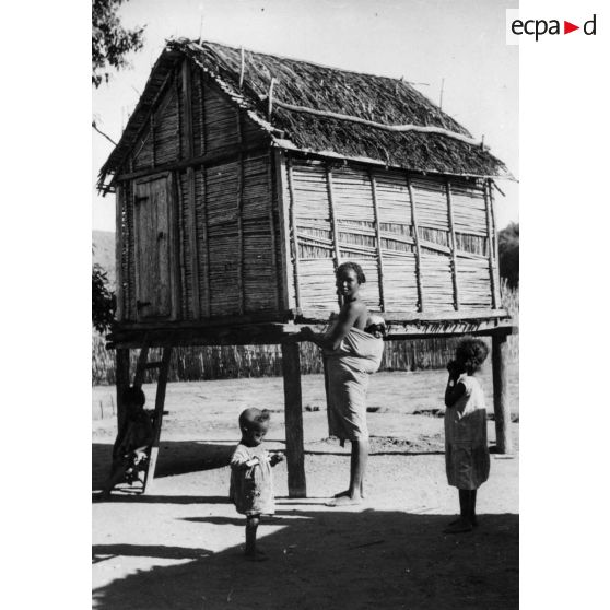 République malgache, 1959. Maison d'habitation Bara.