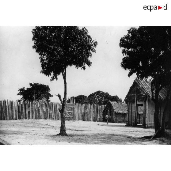 République malgache, 1949. Habitation Sakalava.