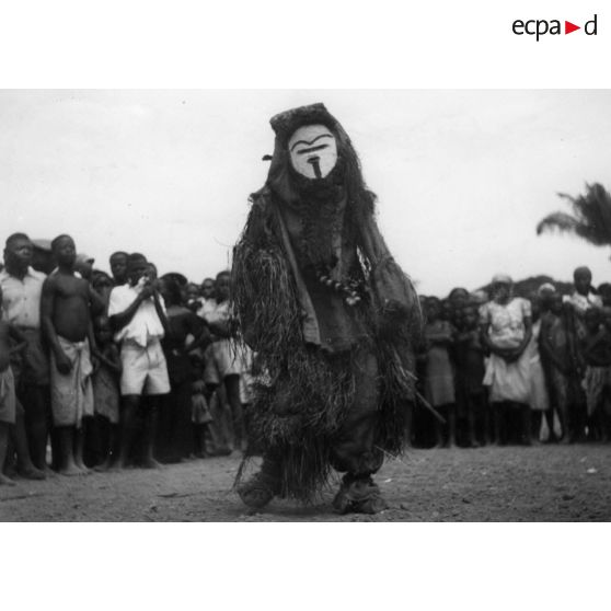 République populaire du Congo, 1944. Danseur masqué.